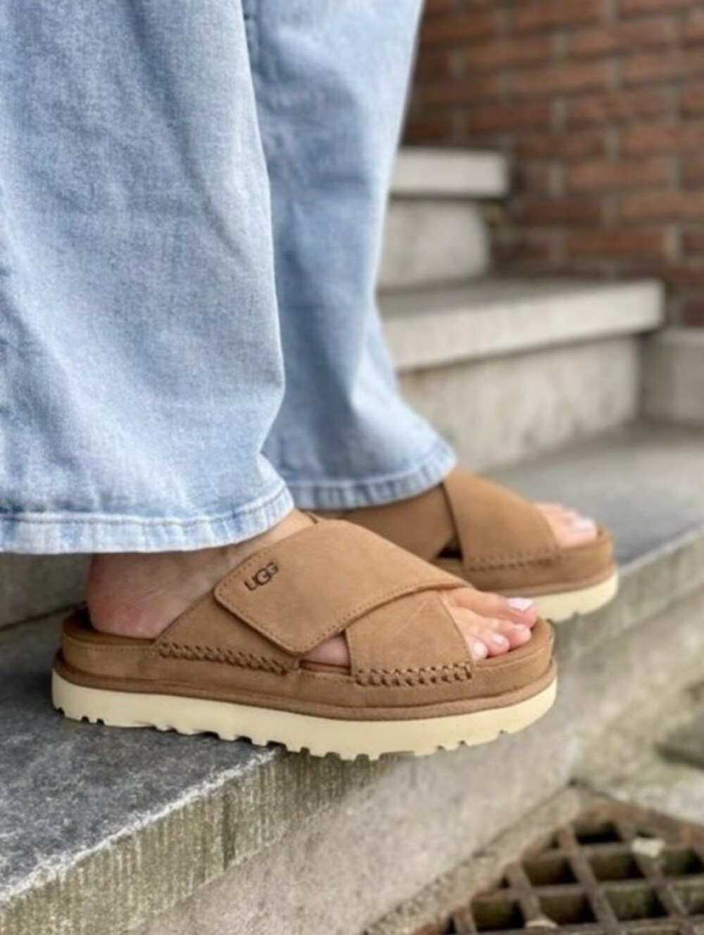 UGG Goldenstar Cross Slides - Picture 3 of 10